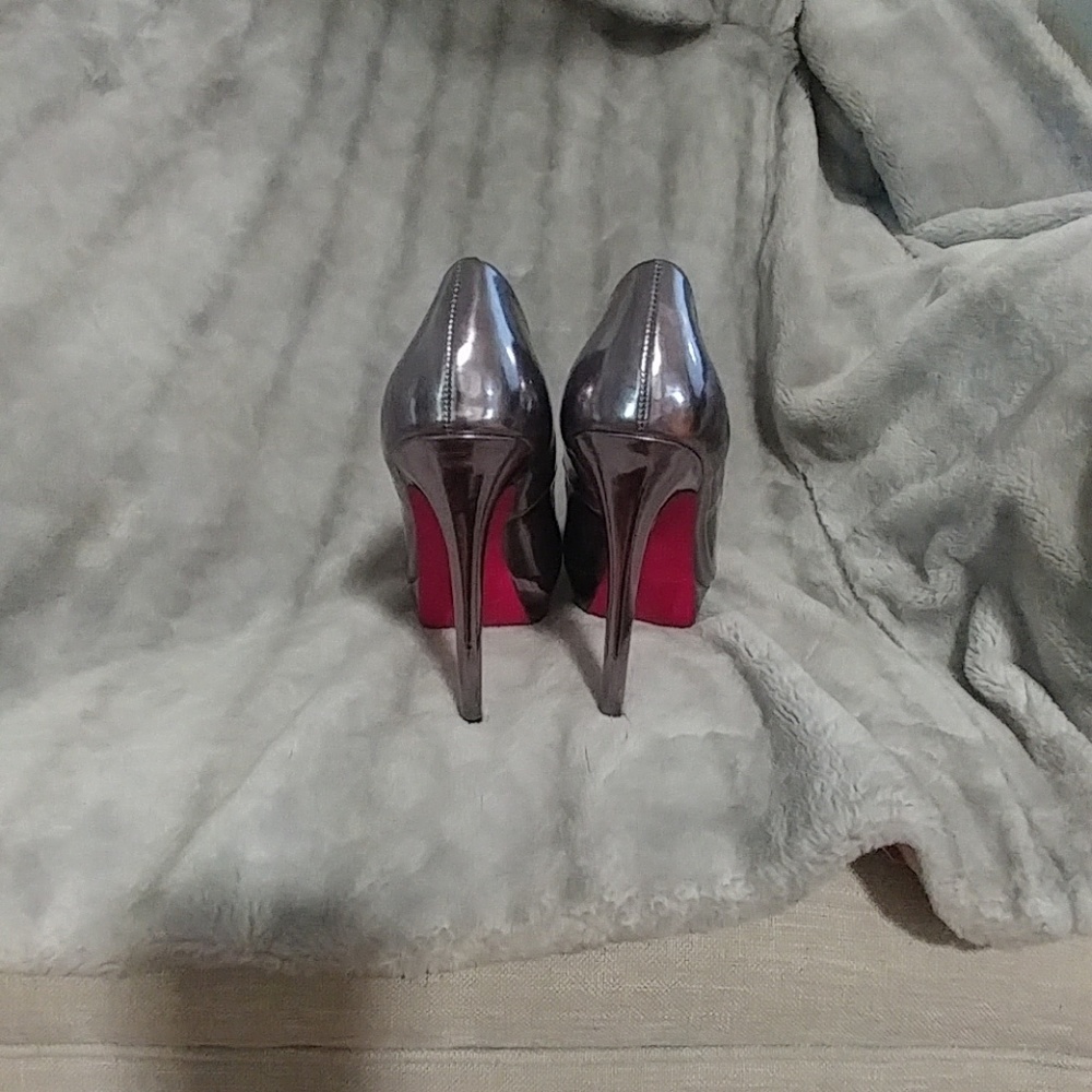 Shoes - Picture 4 of 4